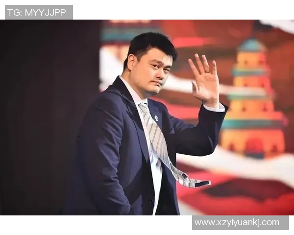 球迷热情呼喊姚明的名字展现篮球热爱与偶像崇拜的完美结合 球迷热情呼喊姚明的名字展现篮球热爱与偶像崇拜的完美结合