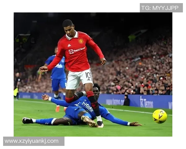 足总杯精彩对决多特蒙德与巴黎圣日耳曼战成平局神扑瞬间引发全场热议 足总杯精彩对决多特蒙德与巴黎圣日耳曼战成平局神扑瞬间引发全场热议